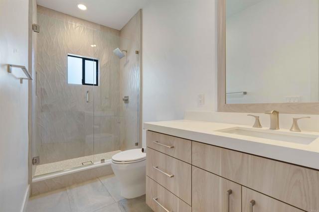 Detail Gallery Image 15 of 22 For 410 Milagrosa Cir, Chula Vista,  CA 91910 - 5 Beds | 4/1 Baths