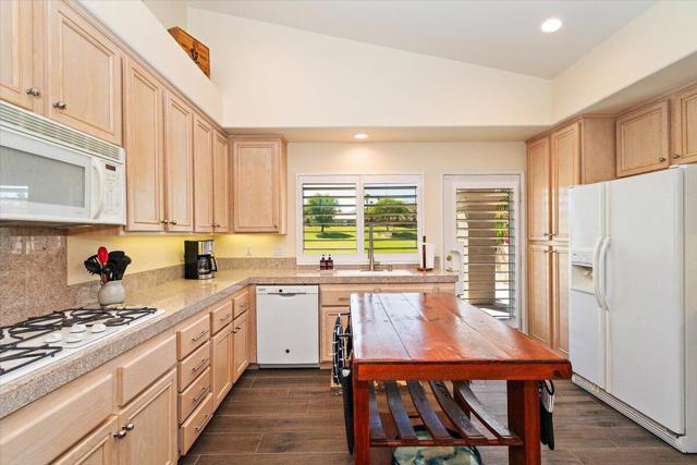 Image 10 of 39 For 45703 Spyglass Hill Street