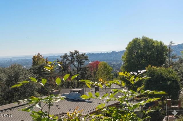 4487 Rising Hill Road, Altadena CA: https://media.crmls.org/mediaz/a1a0265d-5a75-4402-ad2e-14b16a8768bb.jpg