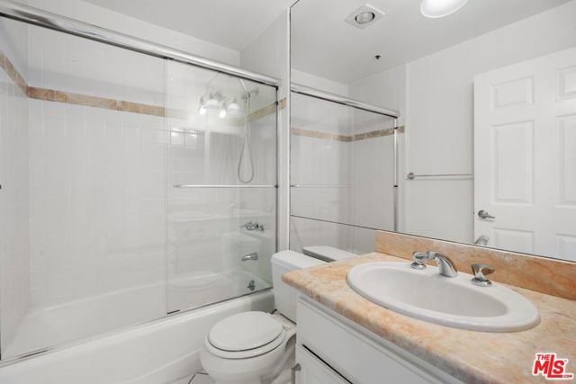 1722 Malcolm Avenue, Los Angeles CA: https://media.crmls.org/mediaz/a1a068f1-fdb6-4986-8d00-1b6789dd3e58.jpg