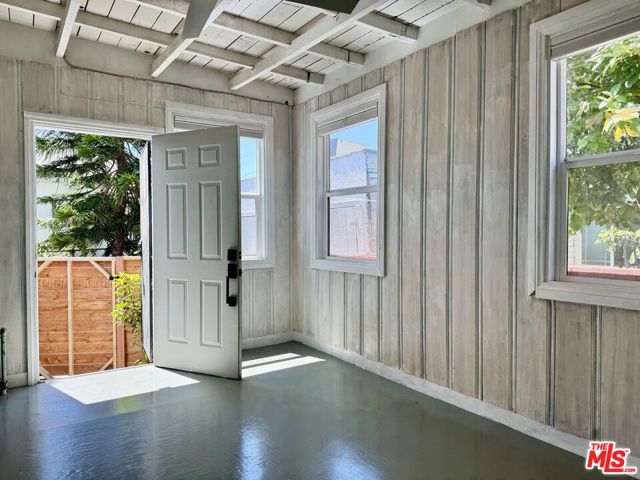 2927 S West View Street, Los Angeles CA: https://media.crmls.org/mediaz/a1a06b99-2c9b-4af7-a078-25ce006f25f9.jpg