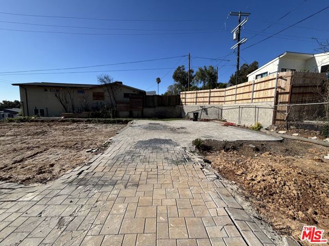 16101 Alcima Avenue photo 4