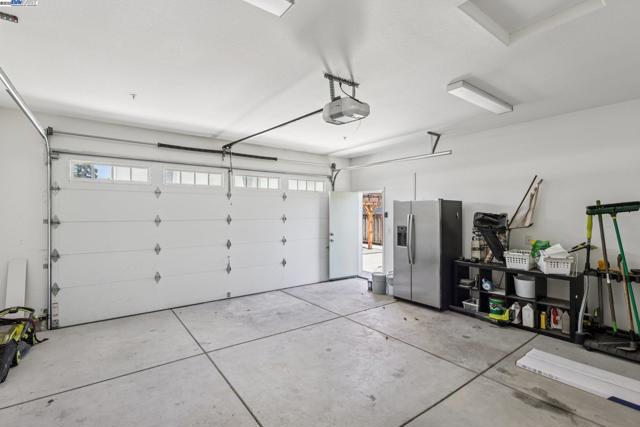 2145 Linden St, Livermore CA: https://media.crmls.org/mediaz/a1a11603-6e22-4aed-820c-498ba5263e8a.jpg