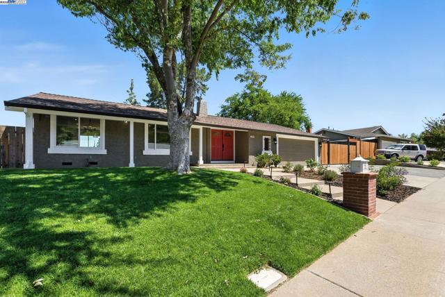5701 Lewis Way, Concord CA: https://media.crmls.org/mediaz/a1a13b0f-82ca-4e9f-acf9-bb9b5f0fb8fd.jpg
