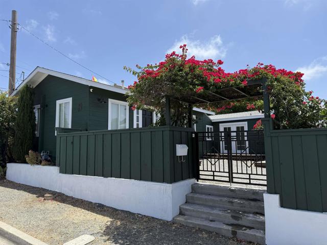 4007 Manzanita Drive, San Diego CA: https://media.crmls.org/mediaz/a1a18cfb-504a-42fa-8873-786c778186f8.jpg