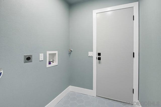 9555 Via Pereza, San Diego CA: https://media.crmls.org/mediaz/a1a1afce-9ea5-4b3f-9f63-8f068ec747d3.jpg