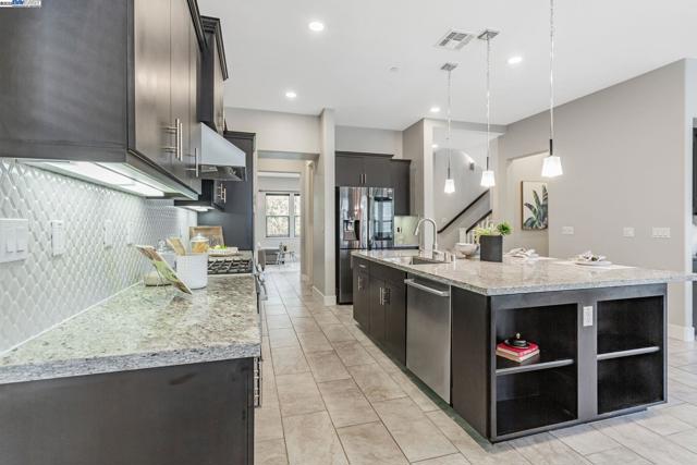 1380 Brookline Loop, Pleasanton CA: https://media.crmls.org/mediaz/a1a20062-dc26-4f01-8fce-0ed36b72a44f.jpg