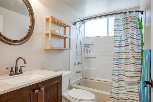 8588 Taft Court, Yucca Valley CA: https://media.crmls.org/mediaz/a1a2a2b3-f46d-4454-9fa9-39f7bb3a4e34.jpg