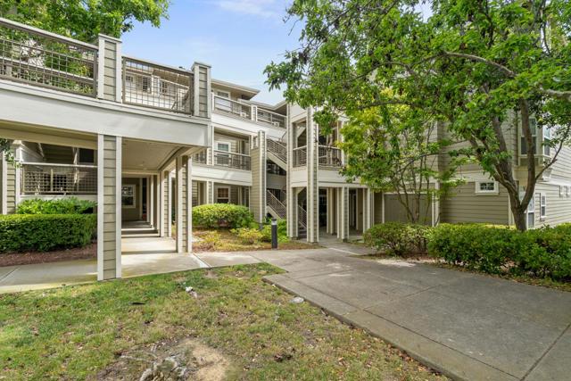 613 Swallowtail Court, Brisbane CA: https://media.crmls.org/mediaz/a1a2f08d-4fe0-456a-a4ce-727dd7599051.jpg