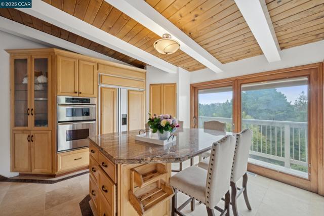 12 La Cresta Rd, Orinda CA: https://media.crmls.org/mediaz/a1a39706-e806-453c-889a-df4c79f7813f.jpg