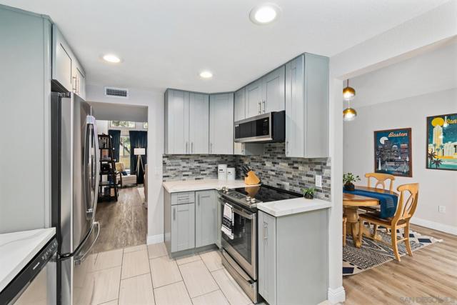 4366 Caminito Pintoresco, San Diego CA: https://media.crmls.org/mediaz/a1a3c0ed-f6aa-4d5d-b9c4-831a1275aaf8.jpg