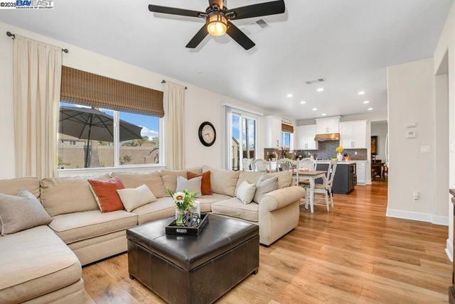 632 Dickinson Ct, Discovery Bay CA: https://media.crmls.org/mediaz/a1a3db6b-b2fb-4507-b084-401079bf4eee.jpg
