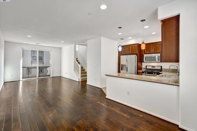 2890 Kew Ave, Livermore CA: https://media.crmls.org/mediaz/a1a45ad4-852d-48cc-aa00-87f877a27f77.jpg