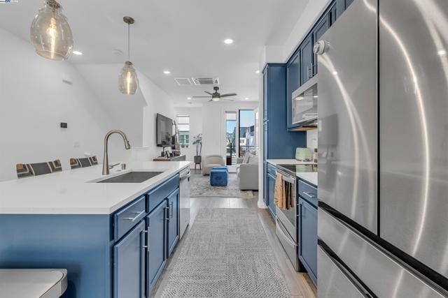 2866 Crusader st, Alameda CA: https://media.crmls.org/mediaz/a1a46206-ff08-4079-9349-029d76bf77bb.jpg