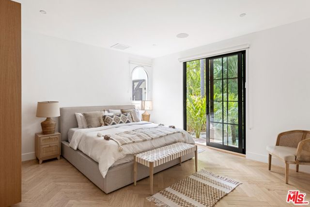 9451 Sunset Boulevard, Beverly Hills CA: https://media.crmls.org/mediaz/a1a59f2e-cc9b-4d22-b88b-121ce1fe9573.jpg