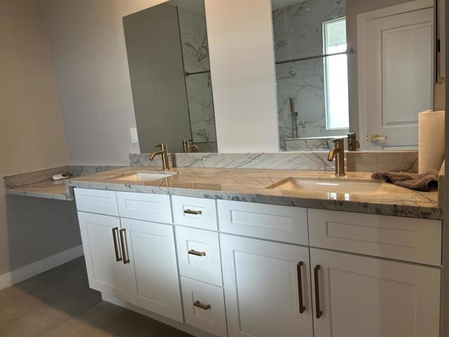 41575 Ashford Place Place, Indio CA: https://media.crmls.org/mediaz/a1a63cde-02d6-48ad-9b18-4f8a4ca27cfc.jpg