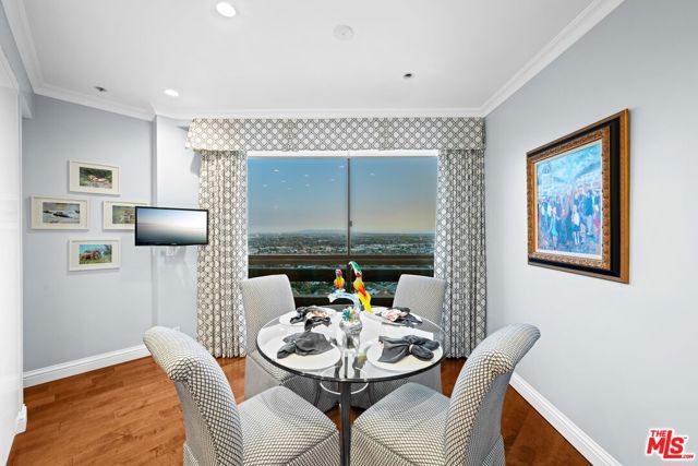 10430 Wilshire Boulevard, Los Angeles CA: https://media.crmls.org/mediaz/a1a6c912-ef35-4d85-8dad-e0a8243dcad8.jpg