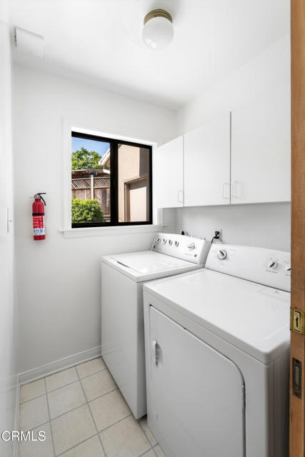 2432 Carol Park Place, Montrose CA: https://media.crmls.org/mediaz/a1a6d618-7895-42e0-9ce7-a624ab6f8d9e.jpg