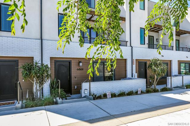 6861 Secano St, San Diego CA: https://media.crmls.org/mediaz/a1a6db6e-c370-4b99-bada-68a1973aca6f.jpg