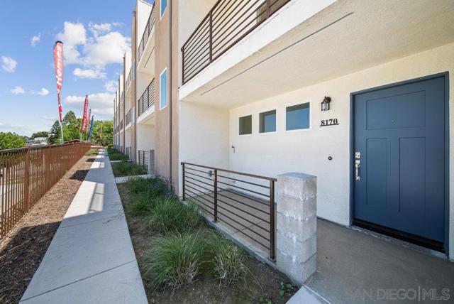 8170 Golden Ave, Lemon Grove CA: https://media.crmls.org/mediaz/a1a75c3b-de6a-4312-a618-76581181b4ba.jpg
