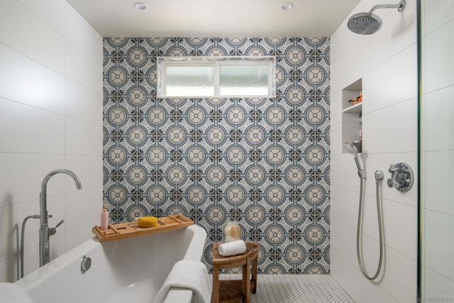 11766 Clearwood Ct, San Diego CA: https://media.crmls.org/mediaz/a1a7d312-43a4-4d42-a6f2-f4f631e43508.jpg