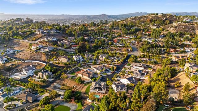2157 Hidden Springs Dr, El Cajon CA: https://media.crmls.org/mediaz/a1a7d323-ac94-42a0-b727-161882486b8e.jpg