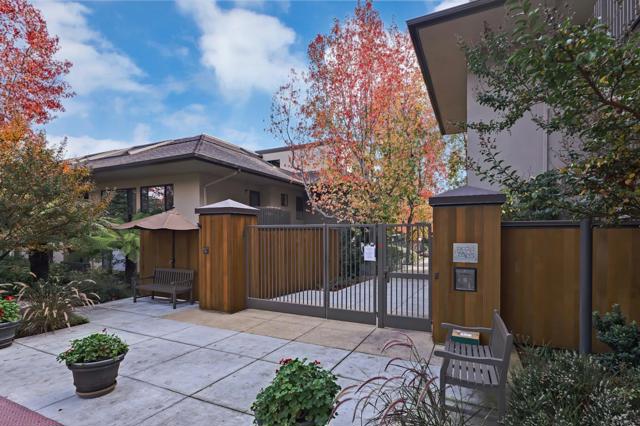 2140 Santa Cruz Avenue, Menlo Park CA: https://media.crmls.org/mediaz/a1a84cb7-fc33-4840-98b2-3f05038e37c1.jpg