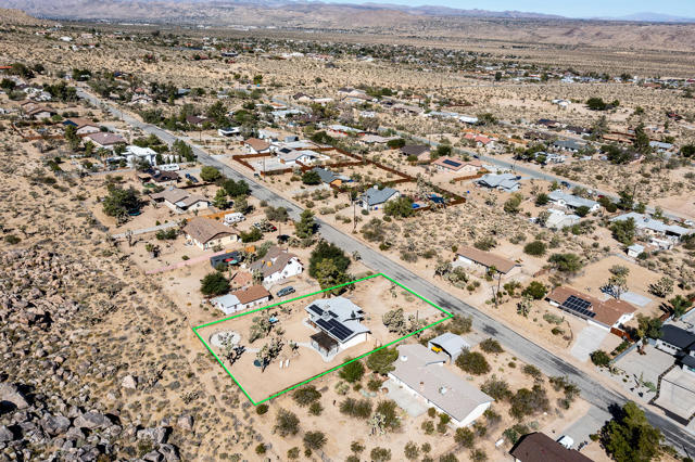 61093 Prescott Trail, Joshua Tree CA: https://media.crmls.org/mediaz/a1a892a5-c02d-4962-9d4b-d50ac6a5ddb5.jpg