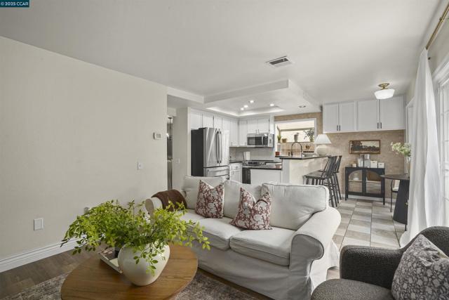 1031 Burnham, Pittsburg CA: https://media.crmls.org/mediaz/a1a8b478-91f5-4bc1-86d7-cccff62cfbfe.jpg