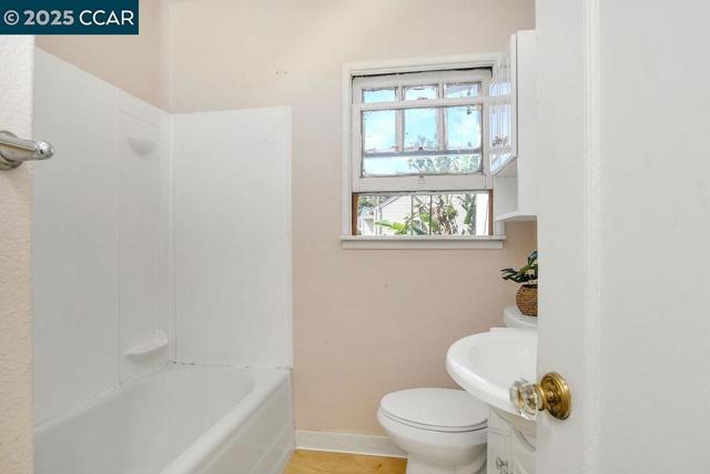1634 Alhambra Ave, Martinez CA: https://media.crmls.org/mediaz/a1a8ca71-7b87-4d13-b5aa-a56595fbdf7e.jpg