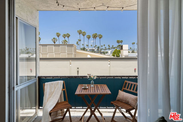 3939 E Allin Street, Long Beach CA: https://media.crmls.org/mediaz/a1a8d8f0-e3dc-40a2-9cea-9299c346cb59.jpg