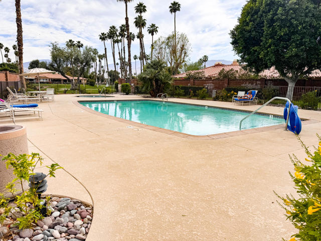 177 Las Lomas, Palm Desert CA: https://media.crmls.org/mediaz/a1aa102f-23dd-448a-9cb3-9757505531d6.jpg