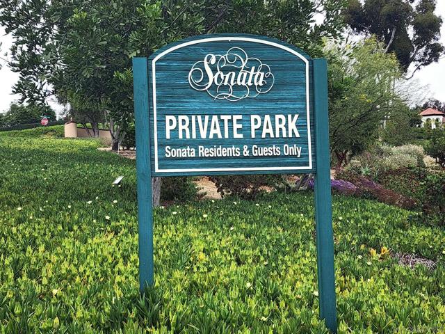 3933 Pinnacle Pl, Escondido CA: https://media.crmls.org/mediaz/a1aa8748-e17b-475f-9c26-2bf9191b08f9.jpg