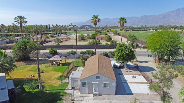 81514 Avenue 50, Indio CA: https://media.crmls.org/mediaz/a1aac0d8-dd07-4177-93b6-ad6a6f146762.jpg
