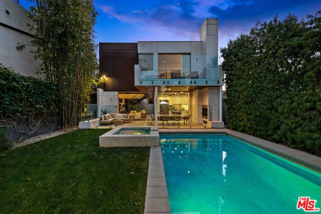 714 California Avenue, Venice CA: https://media.crmls.org/mediaz/a1ab0f6f-0811-4ba5-ae95-f5a203bc51c3.jpg