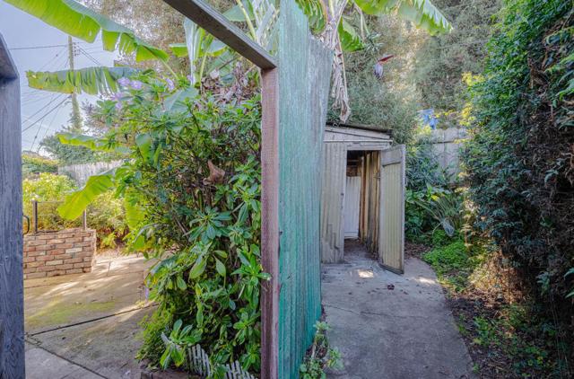 217 Iris Drive, Salinas CA: https://media.crmls.org/mediaz/a1ab4322-c311-4fc7-b254-e3724585277d.jpg