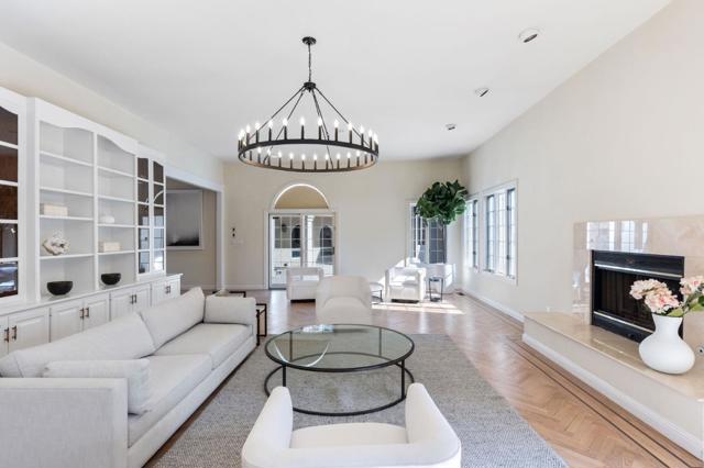 1035 Macadamia Drive, Hillsborough CA: https://media.crmls.org/mediaz/a1ab7bf1-b571-42a3-a950-8104e6cc9517.jpg