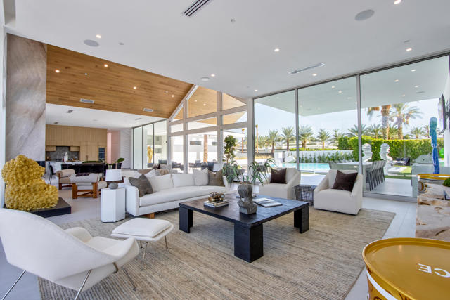 1 Makena Lane, Rancho Mirage CA: https://media.crmls.org/mediaz/a1ab81ed-7c3f-409d-999f-ae87638d8393.jpg