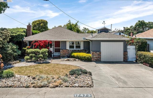 17473 Via Alamitos, San Lorenzo CA: https://media.crmls.org/mediaz/a1ab885c-cc8e-4d50-894e-7ed6713b884d.jpg