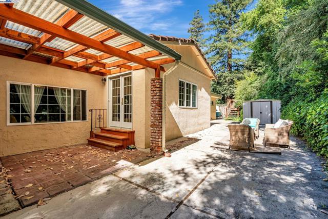 3950 Pinole Valley Rd, Pinole CA: https://media.crmls.org/mediaz/a1abbbf4-28ab-4edb-b781-539874d2ed30.jpg