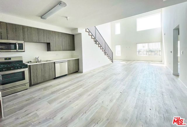 3057 W Pico Boulevard, Los Angeles CA: https://media.crmls.org/mediaz/a1ac2b4b-fcdf-4fd7-8b36-52e521db8ecf.jpg