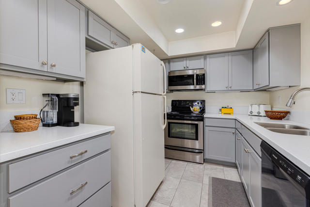 605 E Amado Road, Palm Springs CA: https://media.crmls.org/mediaz/a1ac876a-598e-45e2-b320-f75a7c5f85b7.jpg