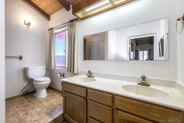 25861 E Old Julian Hwy, Ramona CA: https://media.crmls.org/mediaz/a1acb07a-a1f3-4583-a158-8cbcc370bb74.jpg