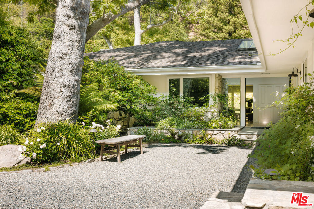 2610 Mandeville Canyon Road