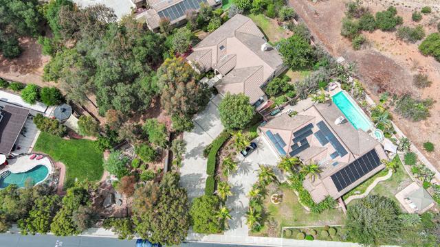 1772 Crescent Knolls Gln, Escondido CA: https://media.crmls.org/mediaz/a1ad1164-8ce2-49a6-a70b-a91b99068af2.jpg