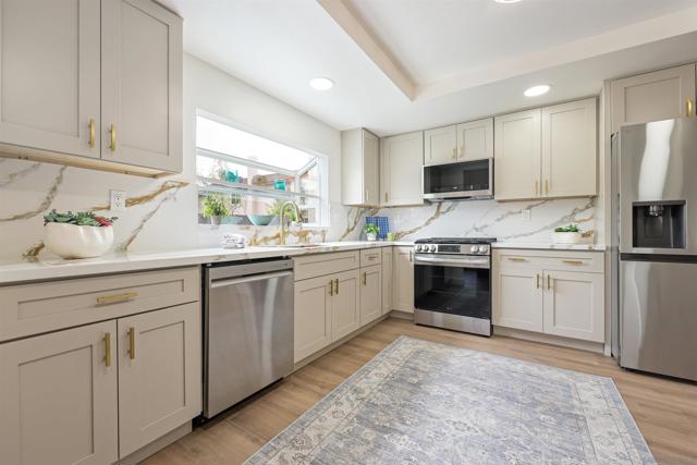 1547 Point Dume, Chula Vista CA: https://media.crmls.org/mediaz/a1ad86d0-1eed-4768-8ea6-b80c5d3926aa.jpg