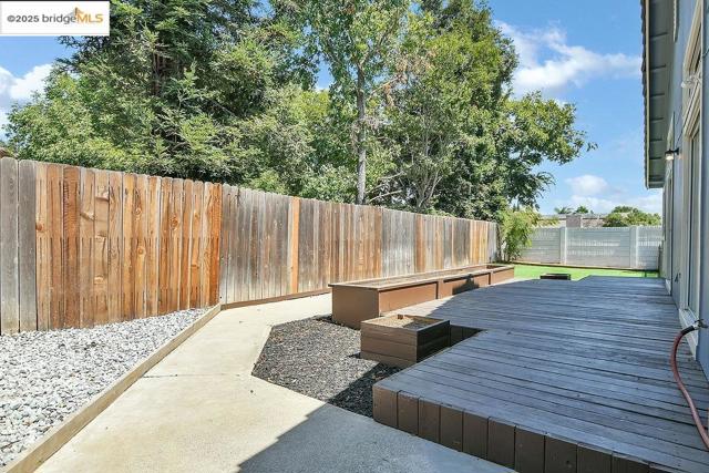 738 Valley Green Dr, Brentwood CA: https://media.crmls.org/mediaz/a1ad92b1-1f1e-4375-975c-48137e2e6ec1.jpg