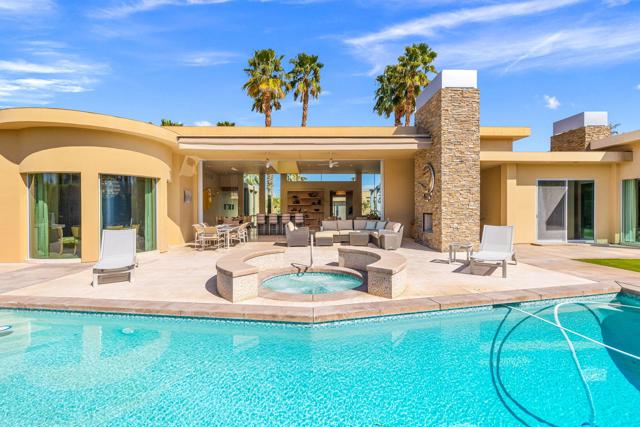 28 Sun Ridge Circle, Rancho Mirage CA: https://media.crmls.org/mediaz/a1add15a-79ed-42f4-b1d9-7538620e5dfc.jpg