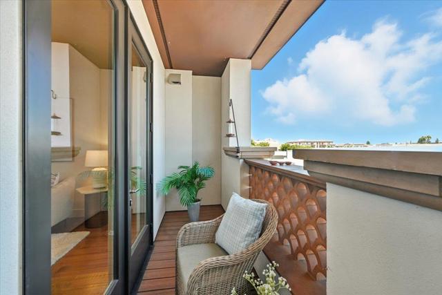 657 Walnut Street, San Carlos CA: https://media.crmls.org/mediaz/a1ae043e-ea9c-426d-8140-b82097dc2b5a.jpg