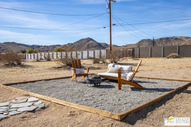 4742 Avenida La Flora Desierta, Joshua Tree CA: https://media.crmls.org/mediaz/a1ae41e0-9295-417e-979a-9d0975be6de8.jpg